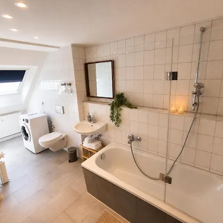 Modernes Bis Zu 8 Personen - 3 Schlafzimmer, Schlafsofa, Wifi, Self Check-in Daire Chemnitz